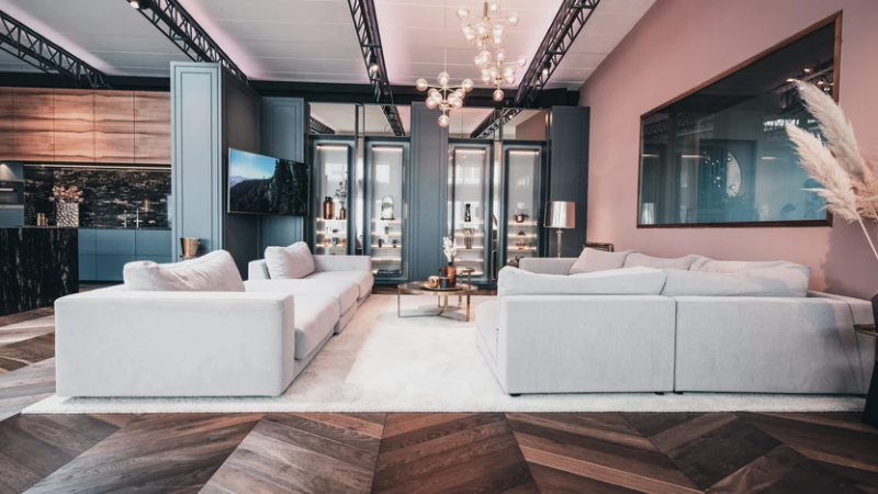 The Best Interior Designers of Germany, malluvia interior deisgn with 2 whiote sofas, a white rug and pink walls